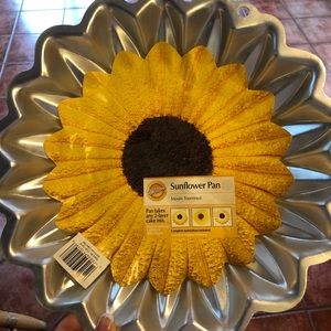 Wilton Sun Flower cake pan